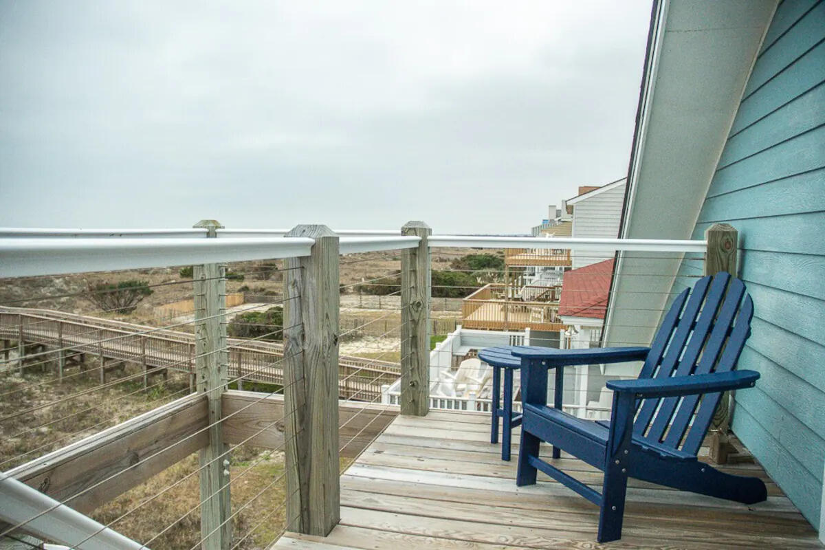 Upper deck looking toward the ocean